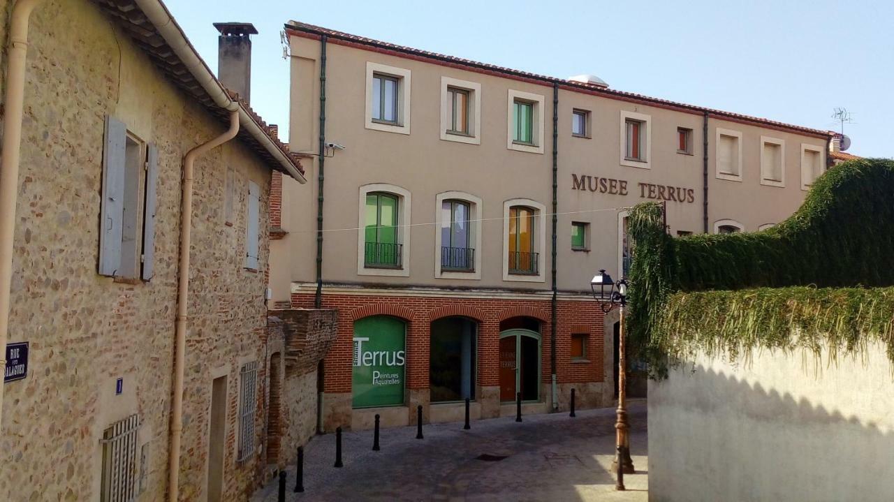Maison Au Pied De La Cathedrale Elne Exterior foto
